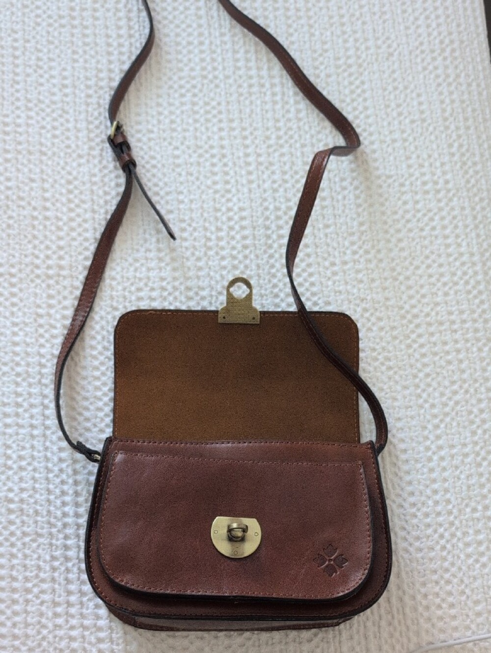 Patricia Nash Besano Chestnut Brown Leather Crossbody with Brass Turn-Lock - Picture 3 of 5